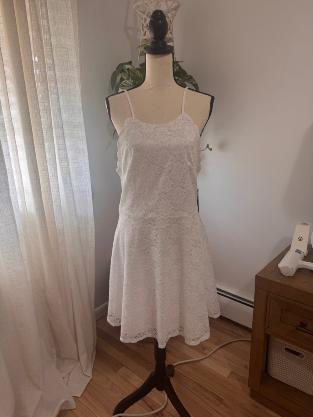 White Lace Scallop-Edge Chemise with Adjustable Straps